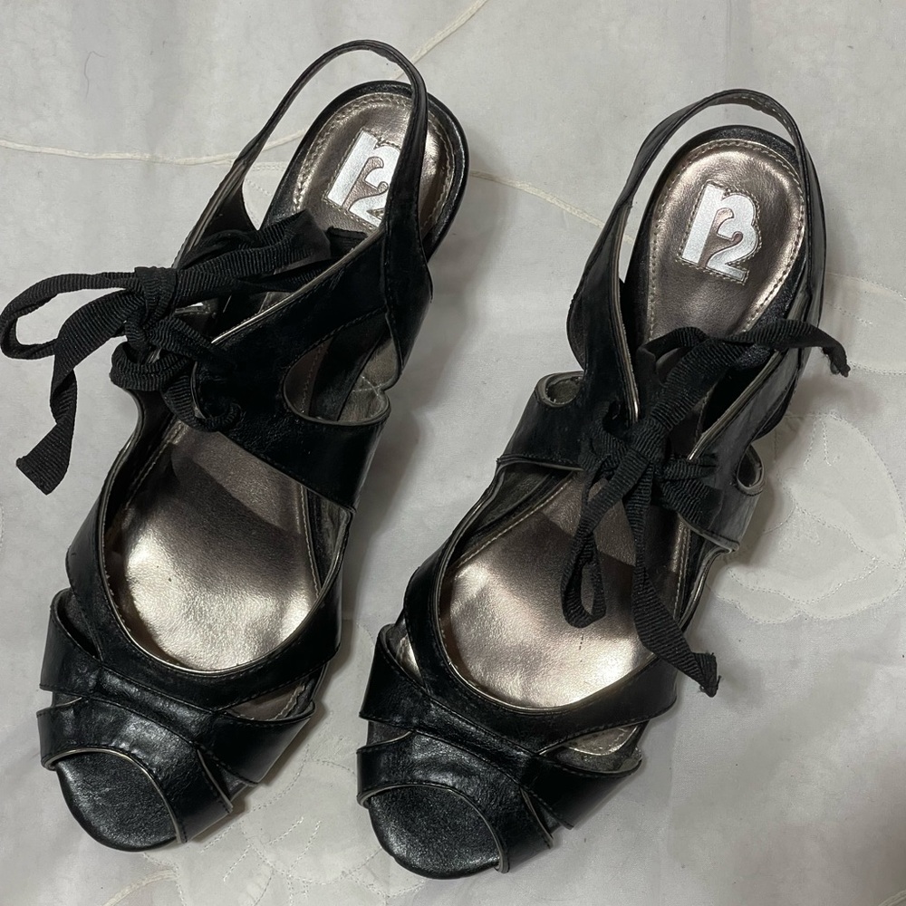 R2 Black Strappy Heels - Picture 2 of 8